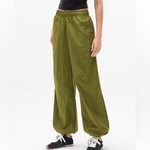 NWT Athleta Lunar Sheen Utility Pant in Olive sz. M